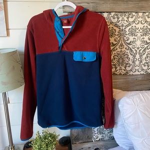 Super cute hooded pullover ❤️💙